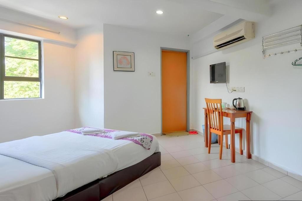 Oyo 89874 Gs Golden Star Hotel Seri Kembangan Exterior photo