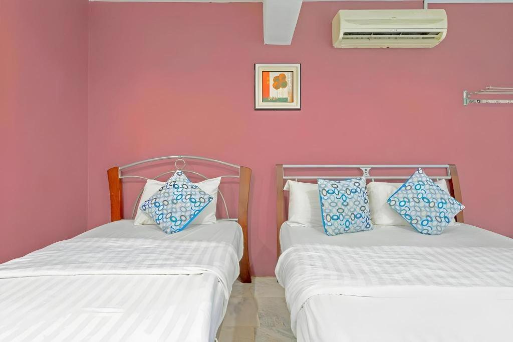 Oyo 89874 Gs Golden Star Hotel Seri Kembangan Exterior photo
