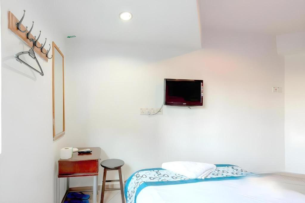 Oyo 89874 Gs Golden Star Hotel Seri Kembangan Exterior photo