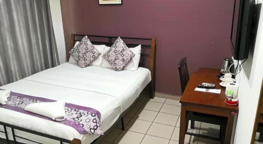 Oyo 89874 Gs Golden Star Hotel Seri Kembangan Exterior photo