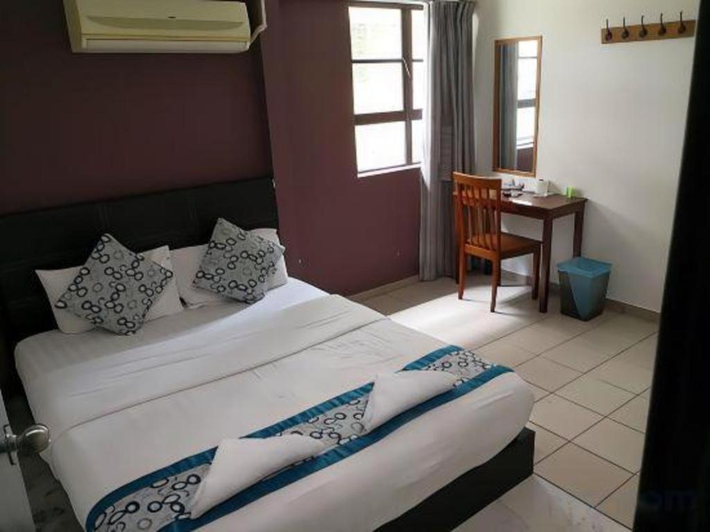 Oyo 89874 Gs Golden Star Hotel Seri Kembangan Exterior photo