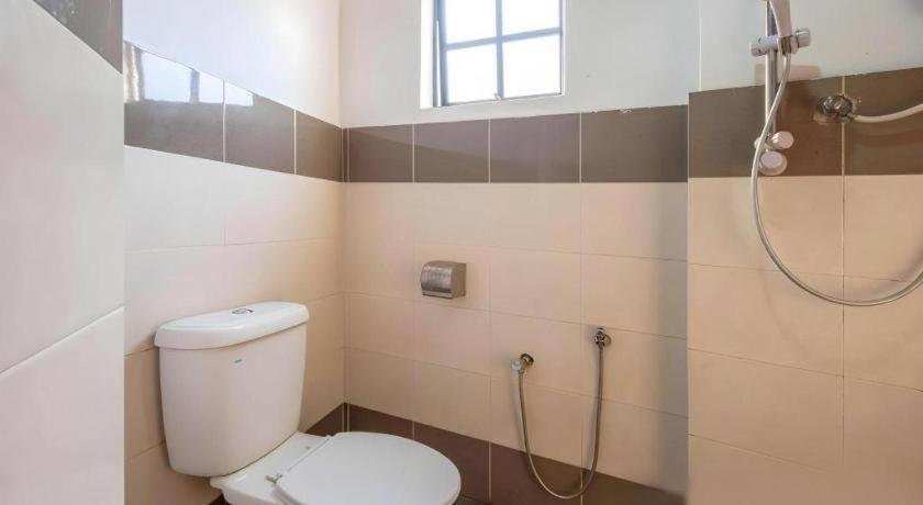 Oyo 89874 Gs Golden Star Hotel Seri Kembangan Exterior photo